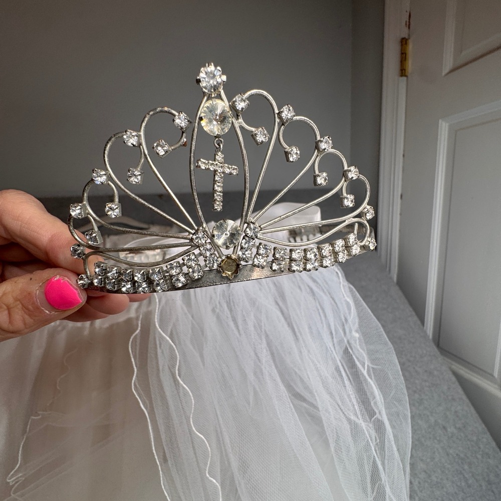 Vintage Corrine Girls White Gown Metal Tiara Layered Veil 8yrs Communion Baptism - Picture 6 of 9